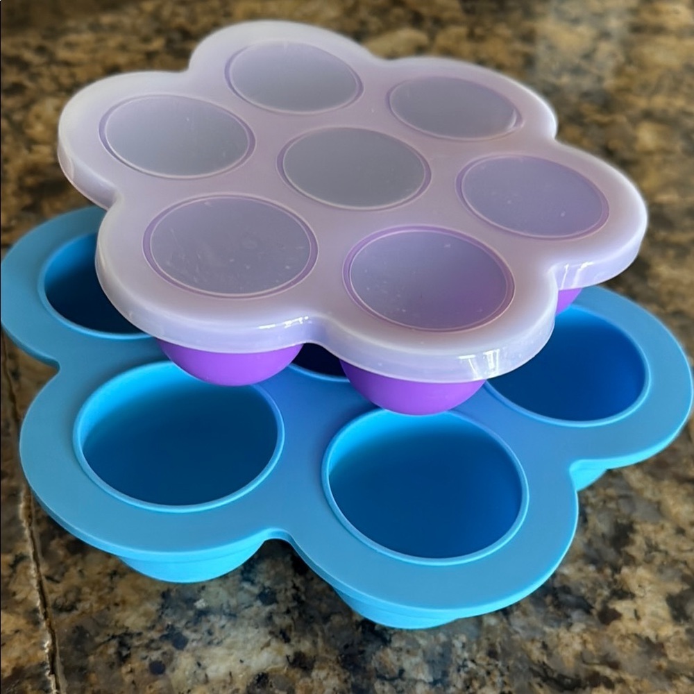 Small 6” & Large 8” Flower-Shaped Silicone Molds Set, 1 lid - Preowned
